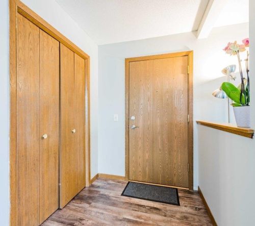 10 94th Cir, Minneapolis, MN 55448-5881