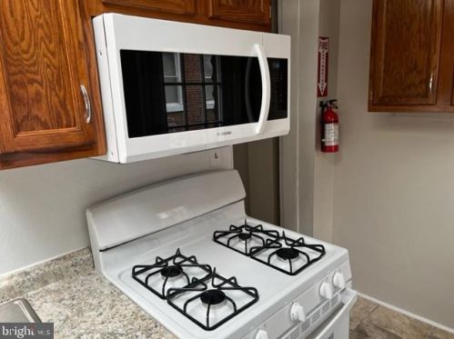 211 3rd St, Gloucester, NJ 08030-1902
