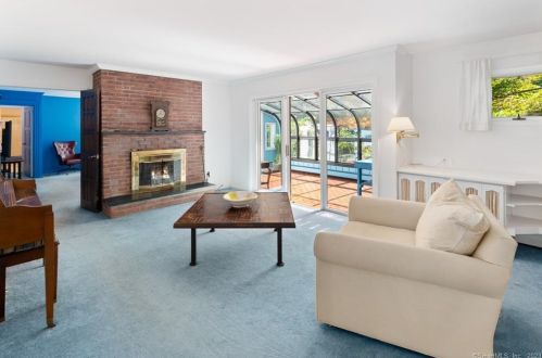 24 Twin Hills Rd, Stamford CT  06903-4614 exterior