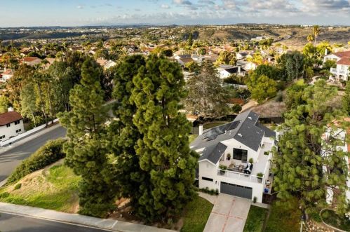 2638 Unicornio St, Carlsbad CA 92009-4443 exterior