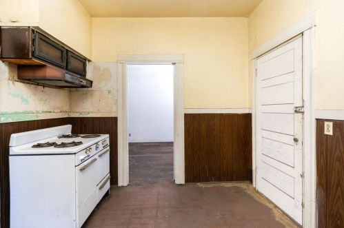 4712 International Blvd, Oakland CA  94601-5239 exterior