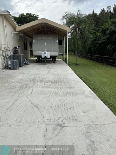 4000 137 Ave, Hollywood FL 33027-5921 exterior