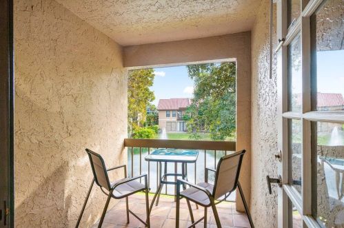 21092 Las Brisas Cir, Boca Raton FL  33433-4820 exterior