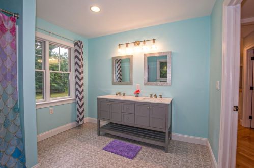 24 Meetinghouse Rd, Granby CT  06035-1626 exterior