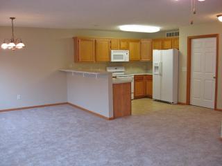 1727 175th Ct, Omaha NE  68118-6022 exterior