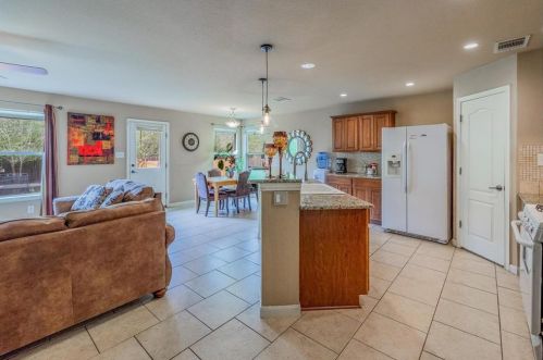 196 Peppergrass Cv, Uhland, TX 78640-5902