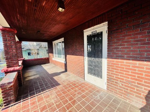 425 Delaware St, Hermitage, PA 16146-2369