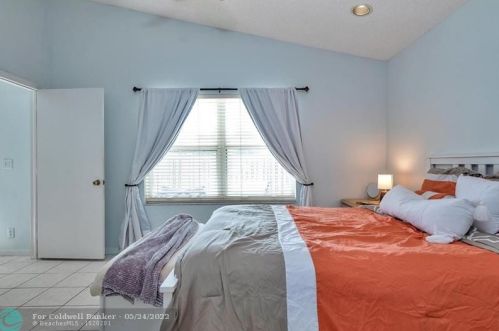 3017 179 Ave, Hollywood FL  33029-3054 exterior