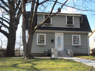 1699 Malvern St, Saint Paul, MN 55113-5235