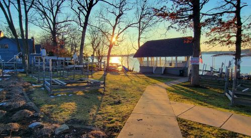 523 Oakwood Trl, Twin Lakes, WI 53181-9554