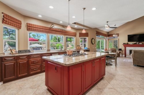 732 Buckingham Dr, Redlands CA  92374-6421 exterior