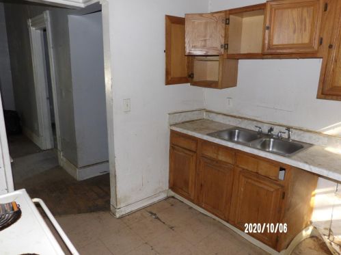 4570 Hamilton Ave, Cincinnati OH  45223-1777 exterior