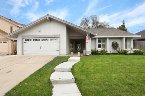 9020 Lismore Dr, Elk Grove CA  95624-2661 exterior