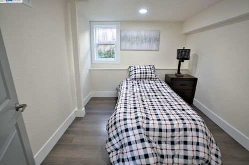 836 47th St, Oakland CA  94608-3202 exterior