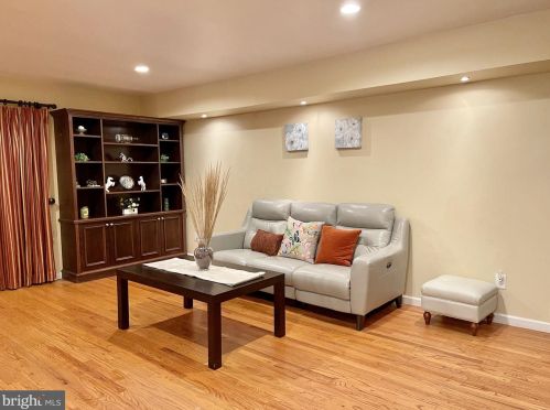 15 Trumbull Ct, Princeton NJ  08540-7060 exterior