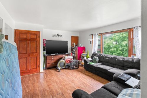 3574 22nd St, Milwaukee, WI 53221-1404