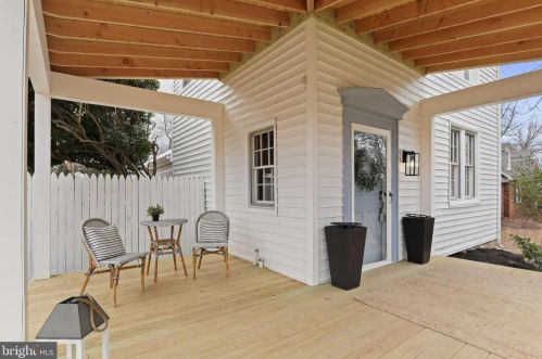 154 Colonial Hwy, Hamilton VA  20158-9013 exterior