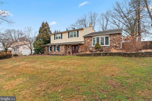 75 High Point Cir, Southampton, PA 18966-1615