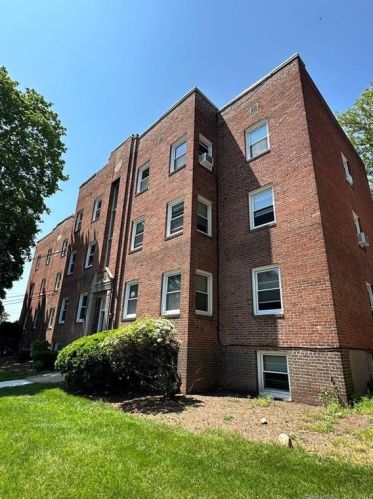 892 Farmington Ave, Hartford, CT 06119-1421