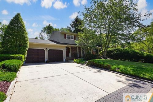 18 Hamilton Dr, East Brunswick NJ  08816-2709 exterior