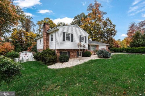 18421 Cabin Rd, Triangle, VA 22172-1409
