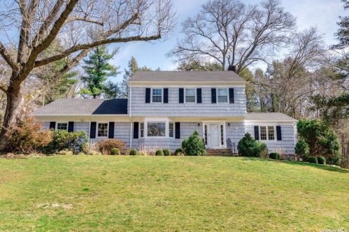 1071 Friendly Rd, Muttontown, NY 11771-4407