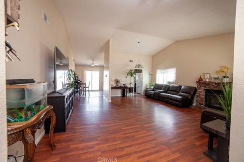 2869 La Vida Dr, Lancaster CA  93535-5873 exterior