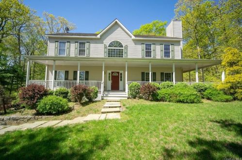 227 Ice Pond Rd, Sears Corners, NY 10509-2936