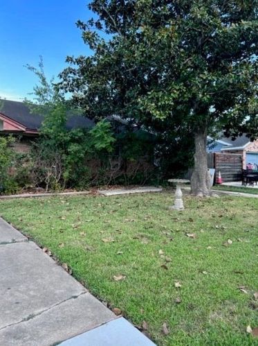 2105 Cedar St, Pearland, TX 77581-3801