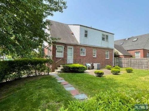 281 Lindbergh Blvd, Teaneck NJ  07666-6542 exterior