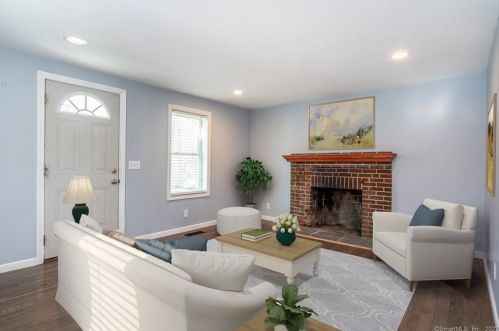 34 Cottage St, New Hartford, CT 06057-2203