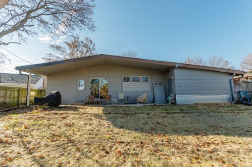 416 Sonya Dr, Waukesha, WI 53188-3035