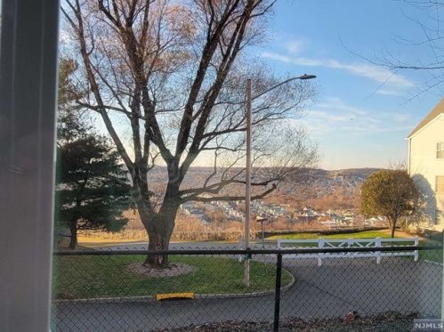 56 Boulder Run Rd, Paterson, NJ 07501-3358