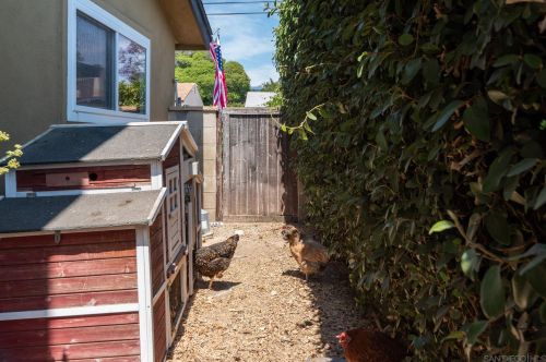 2562 Grandview St, San Diego CA 92110-1031 exterior