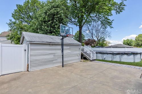 180 Grenville St, Woodbridge NJ  07095-1834 exterior