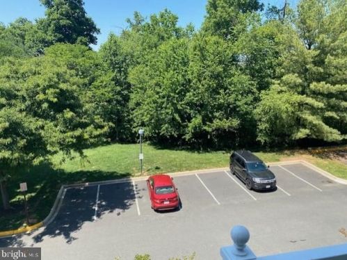 1923 Crescent Park Dr, Herndon VA 20190-3291 exterior