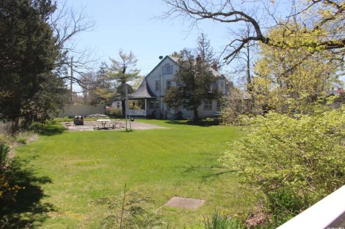493 Middle Rd, Bay Port NY  11705-1907 exterior