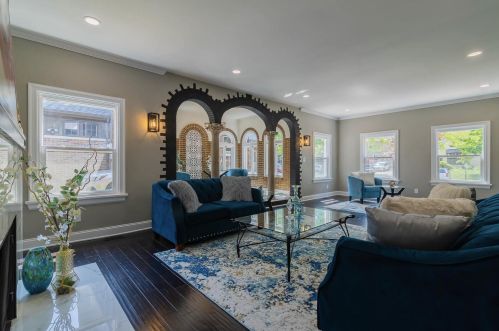 2726 Beverly Rd, Milwaukee WI  53211-2438 exterior