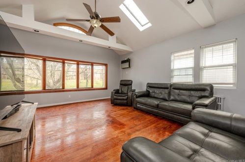 4400 Locust Point Dr, Bronx NY  10465-4038 exterior