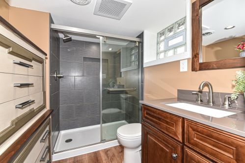 922 75th St, Milwaukee WI 53214-3016 exterior