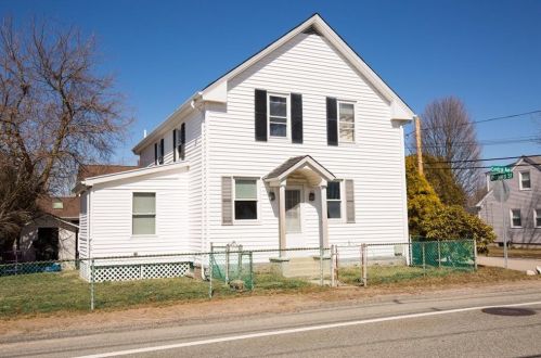 135 Central Ave, Providence, RI 02911-3539