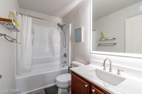 7498 Giachery Ave, Tucson AZ  85747-5613 exterior