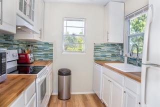 688 Cardium St, Sanibel FL  33957-6702 exterior