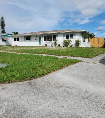 3153 Capri Rd, West Palm Beach, FL 33410-2426