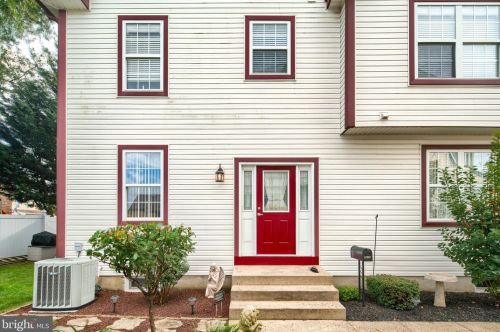 9815 Academy Rd, Philadelphia, PA 19114-1545