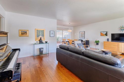 16 Glengreen St, Santa Rosa, CA 95409-6105