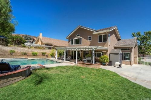 21964 Jeffers Ln, Santa Clarita, CA 91350-3906