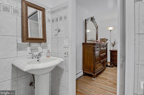 5001 Sunset Dr, Harrisburg PA  17112-2168 exterior