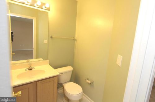 6390 Dakine Cir, Springfield VA  22150-1196 exterior