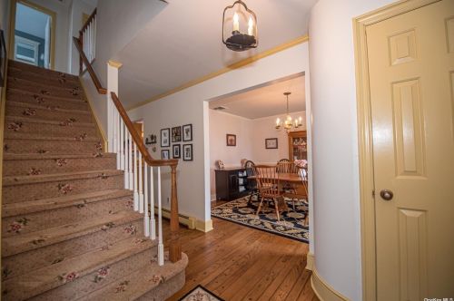 62 Chestnut Cir, Northport NY  11768-2008 exterior